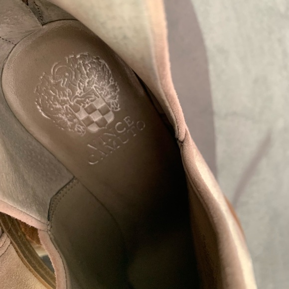 EUC Vince Camuto grey suede leather bootie, size 7.5 - Picture 3 of 5